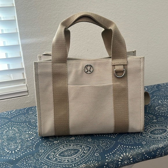 lululemon athletica Handbags - Lululemon purse